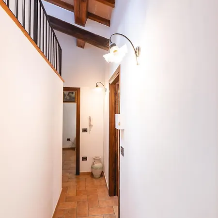 Palazzetto San Lorenzo *