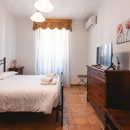 Palazzetto San Lorenzo *