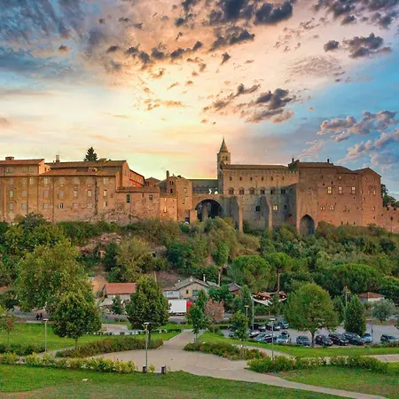 Palazzetto San Lorenzo *